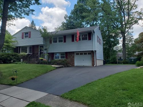 72 Lexington Dr, Metuchen, NJ 08840-1622