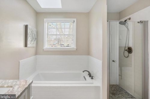 7513 Cross Gate Ln, Alexandria VA 22315-4619 exterior