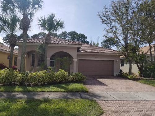 1852 Jamesport Dr, Fort Pierce FL  34953-4353 exterior