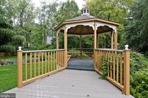 900 Mackall Ave, Mc Lean VA  22101-1618 exterior