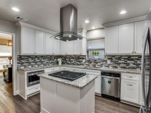 3225 Chapel Downs Dr, Dallas TX 75229-5834 exterior