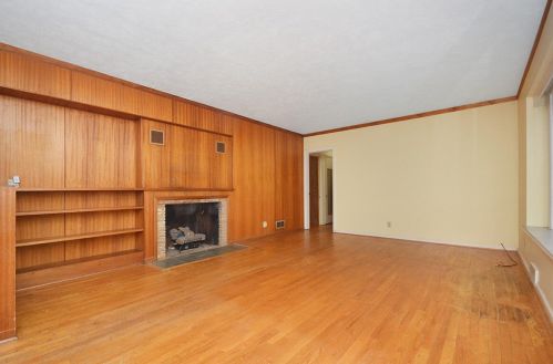 1017 Kilgore Rd, Kalamazoo, MI 49024-5815