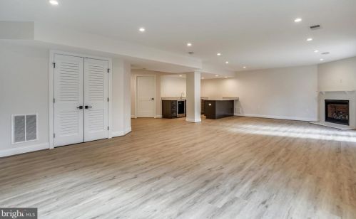 6811 Dillon Ave, Mc Lean VA 22101-4401 exterior