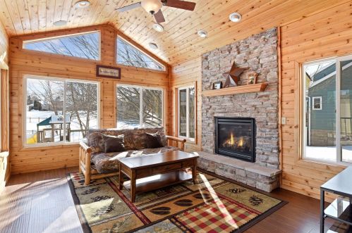 799 Ashley Dr, Chaska MN 55318-1540 exterior