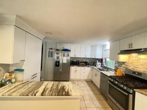 128 Tallyho Dr, Springfield MA  01118-1944 exterior