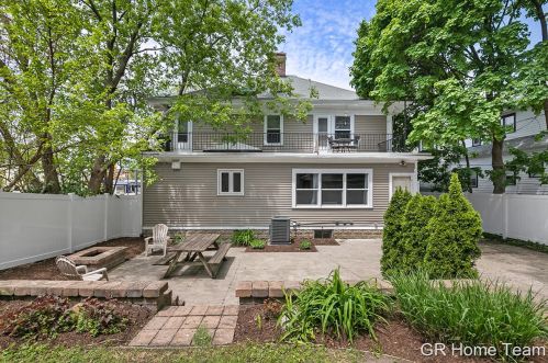 1006 Cherry St, Grand Rapids MI 49506-1450 exterior