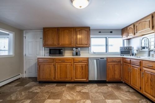 18 Hingston St, Peabody MA 01960-5825 exterior