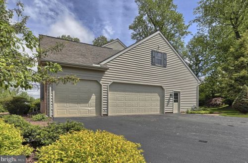 1014 Peggy Dr, Hummelstown PA 17036-9025 exterior