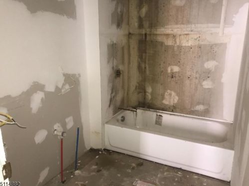 194 Wainwright St, Newark NJ 07112-1226 exterior