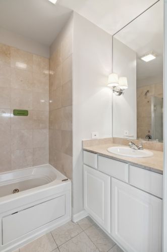 2759 Bosworth Ave, Chicago IL 60642-2341 exterior