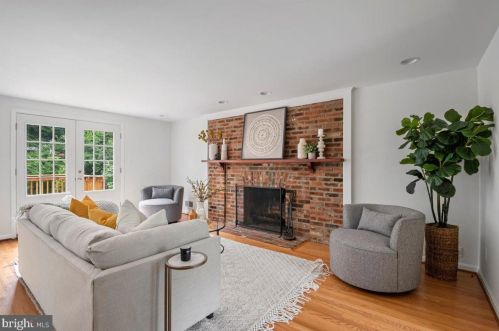 1111 Fallsmead Way, Rockville MD 20854-5549 exterior