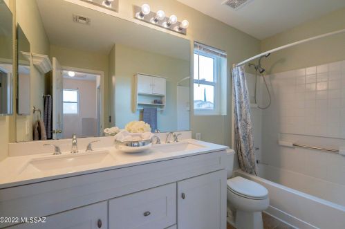 2213 Mcconnell Dr, Tucson AZ 85710-8091 exterior