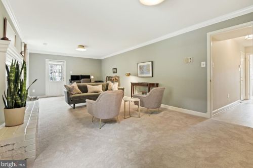 7701 Midday Ln, Alexandria VA 22306-2522 exterior