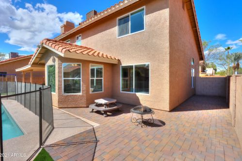 4331 Amberwood Dr, Phoenix AZ 85045-4209 exterior