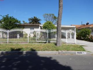 9006 Mercedes Ave, Los Angeles, CA 91331-5810
