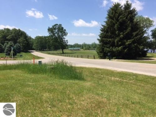 1001 Cir Dr, Lake Isabella MI  48893-9348 exterior