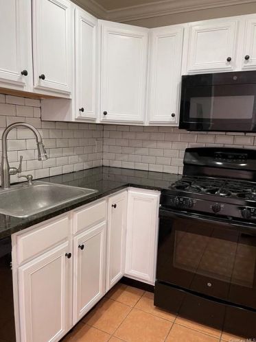 2418 Seymour Ave, Bronx NY 10469-3017 exterior