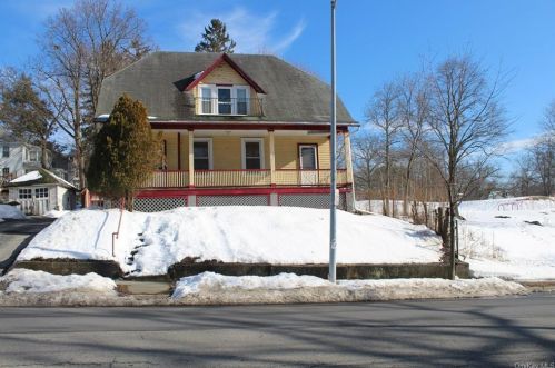 89 Corlies Ave, Poughkeepsie, NY 12601-3605