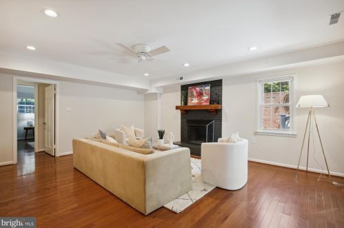 6340 Golf Crse Sq, Alexandria VA 22307-1225 exterior