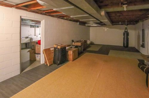 734 Ruddiman Dr, Meskegon MI  49445-2867 exterior