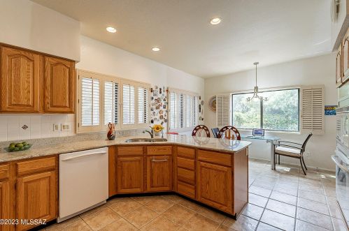 1024 Camino Diestro, Tucson AZ 85704-7694 exterior