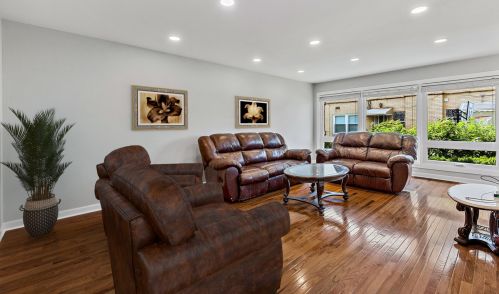 6880 Lincoln Ave, Chicago, IL 60712-2624