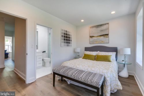 211 Douglas St, Washington DC  20002-1031 exterior