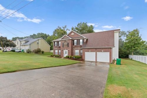 5961 Duren Mdw Dr, Lithonia GA 30058-3592 exterior