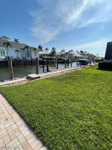 1400 Marlin Dr, Naples FL 34102-2502 exterior