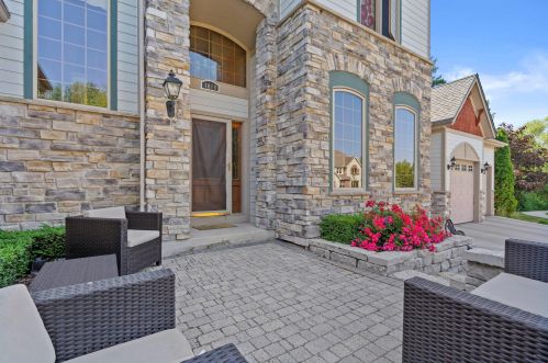 4014 Stonebridge Ct, Milwaukee, WI 53221-5749