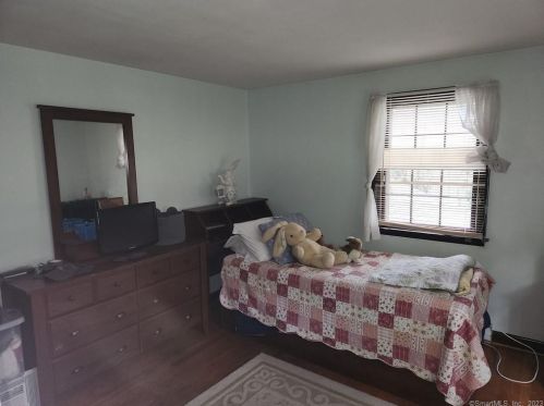 737 Burnham St, Hartford CT 06108-0010 exterior