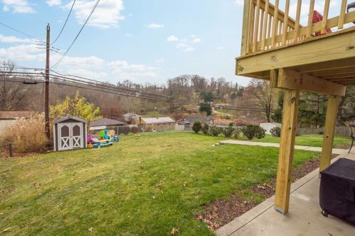 176 Columbia Dr, Pittsburgh PA 15236-4429 exterior