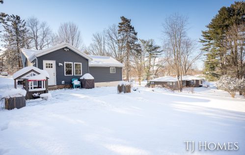 7161 Thorncrest Dr, Grand Rapids MI 49546-7358 exterior