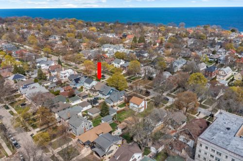 4041 Prospect Ave, Milwaukee, WI 53211-2121