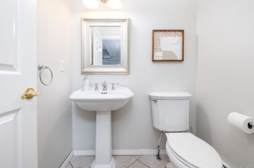 15 Indian Hl Rd, Farmington CT 06032-2816 exterior