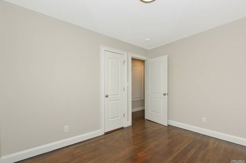 37 Astor Ct, Commack NY 11725-3723 exterior