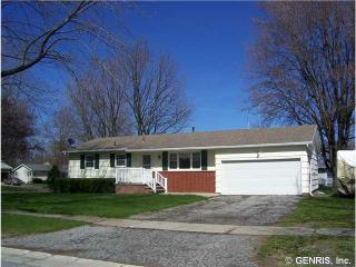15 Glen Oaks Dr, Rochester, NY 14624-1442