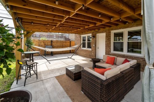 4814 Wellington Ave, Chicago IL 60641-5243 exterior