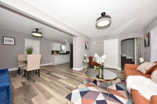 2926 Bobolink Ave, Milwaukee WI  53209-4248 exterior