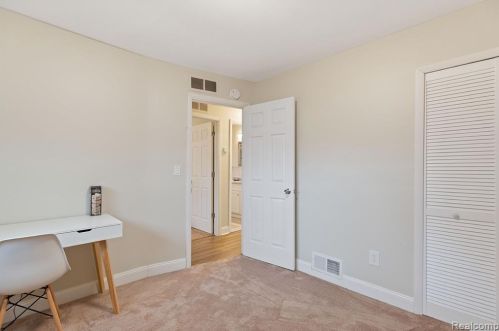 4191 Monroe St, Dearborn Heights MI  48125-2516 exterior