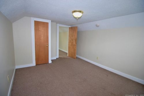 81 Lincoln St, Enfield CT exterior