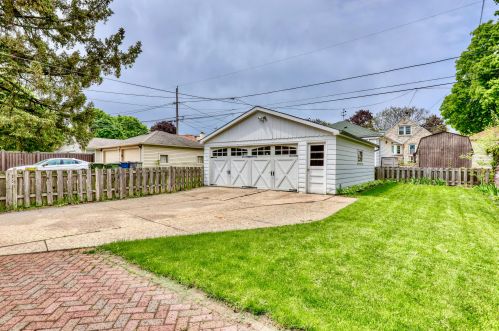 2955 45th St, Milwaukee, WI 53219-3413