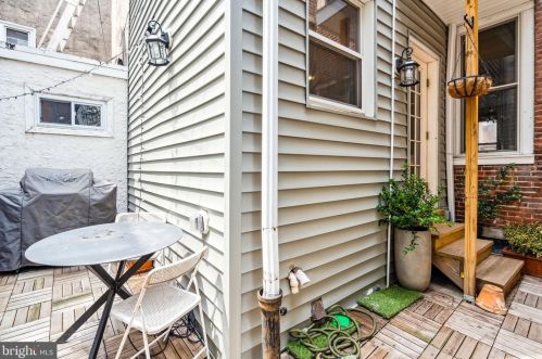 240 Fairmount Ave, Philadelphia PA  19123-2928 exterior