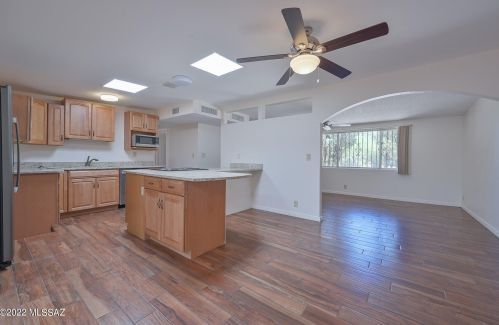 8105 Beverly St, Tucson AZ 85710-5929 exterior