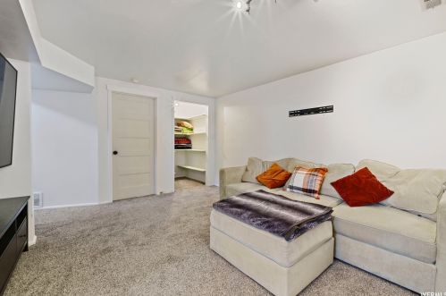 9929 Antimony Ln, Sandy UT 84094-3919 exterior