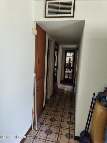 1302 Kleindale Rd, Tucson AZ 85749-8385 exterior