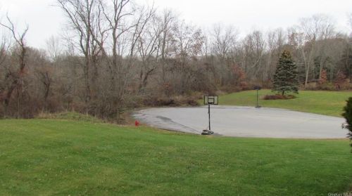 9 Harvard Dr, Poughkeepsie NY 12603-1159 exterior