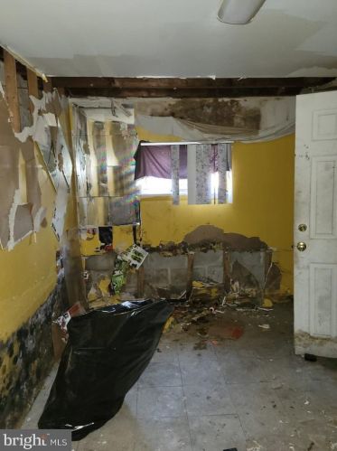 117 Spg Vly Rd, Darby PA 19023-1419 exterior