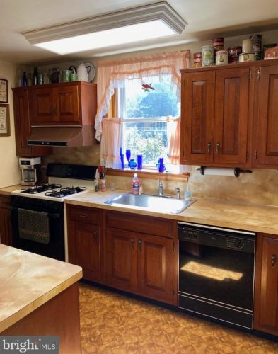 209 Highland Ave, Darby PA 19023-2006 exterior