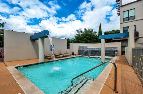 4414 Cedar Springs Rd, Dallas TX 75219-2028 exterior